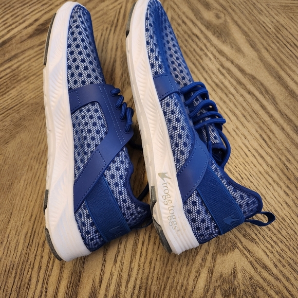 Women's Blue Frogg Toggs Lace Up Water Drainage Shoes Size 9 - Picture 3 of 5